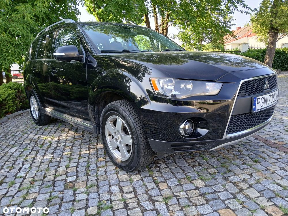 Mitsubishi Outlander - 2