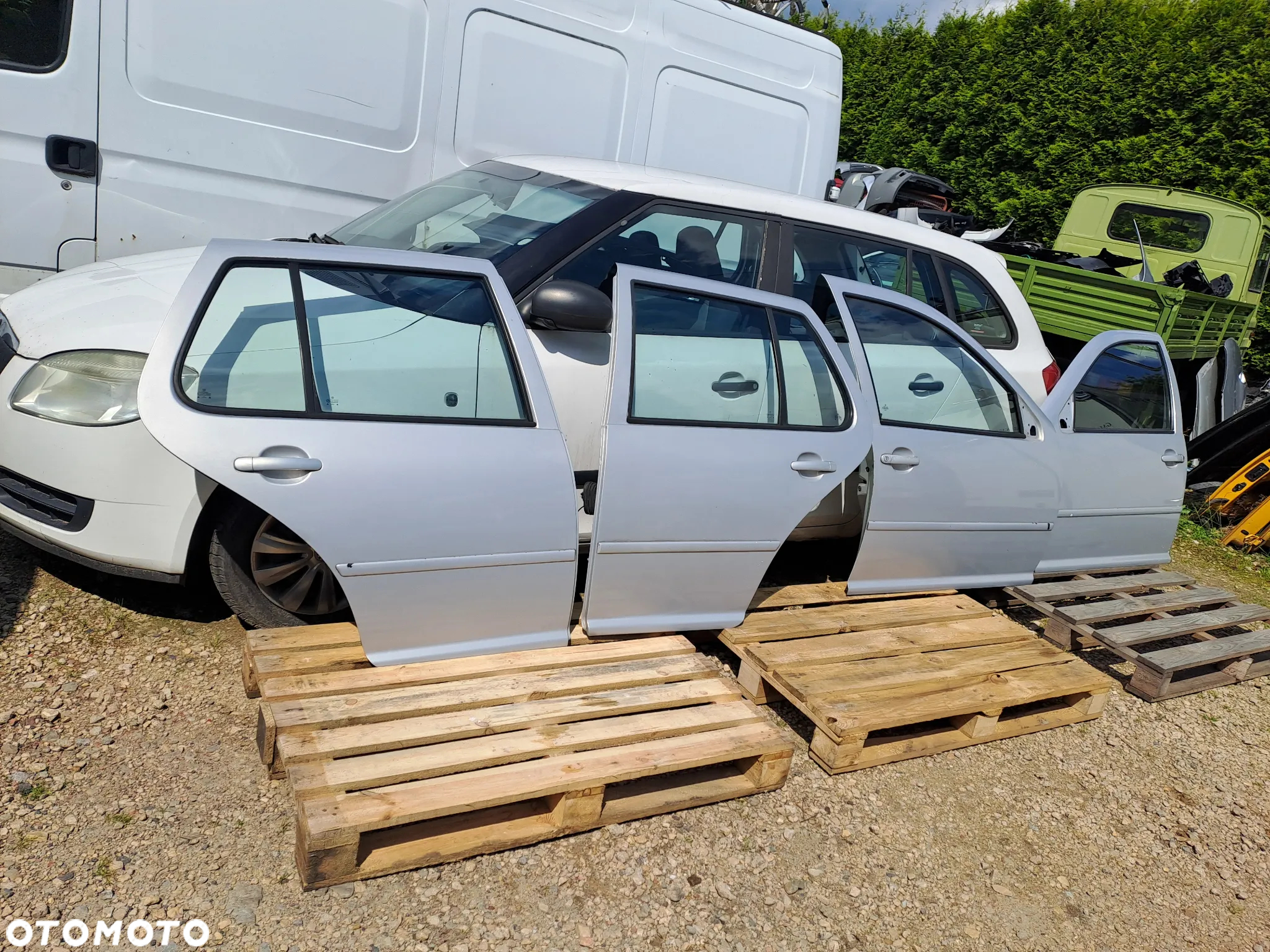 Volkswagen Golf IV 5D drzwi kompletne klapa kod lakieru LB7Z i inne - 2