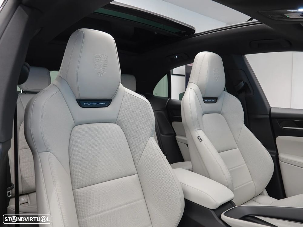 Porsche Macan Electric 4 - 35