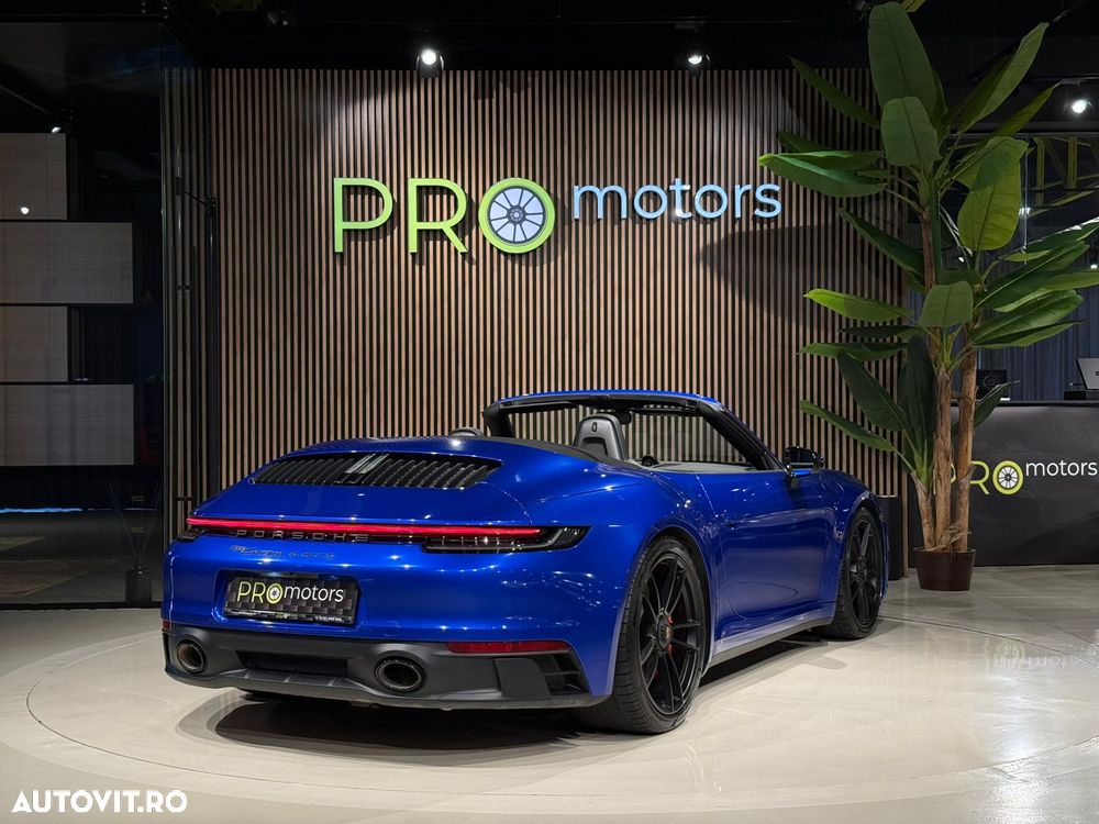 Porsche 911 Carrera 4 GTS PDK - 8