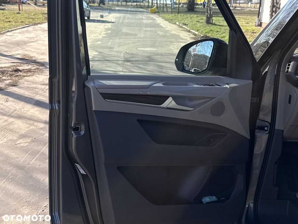 Volkswagen Multivan - 10