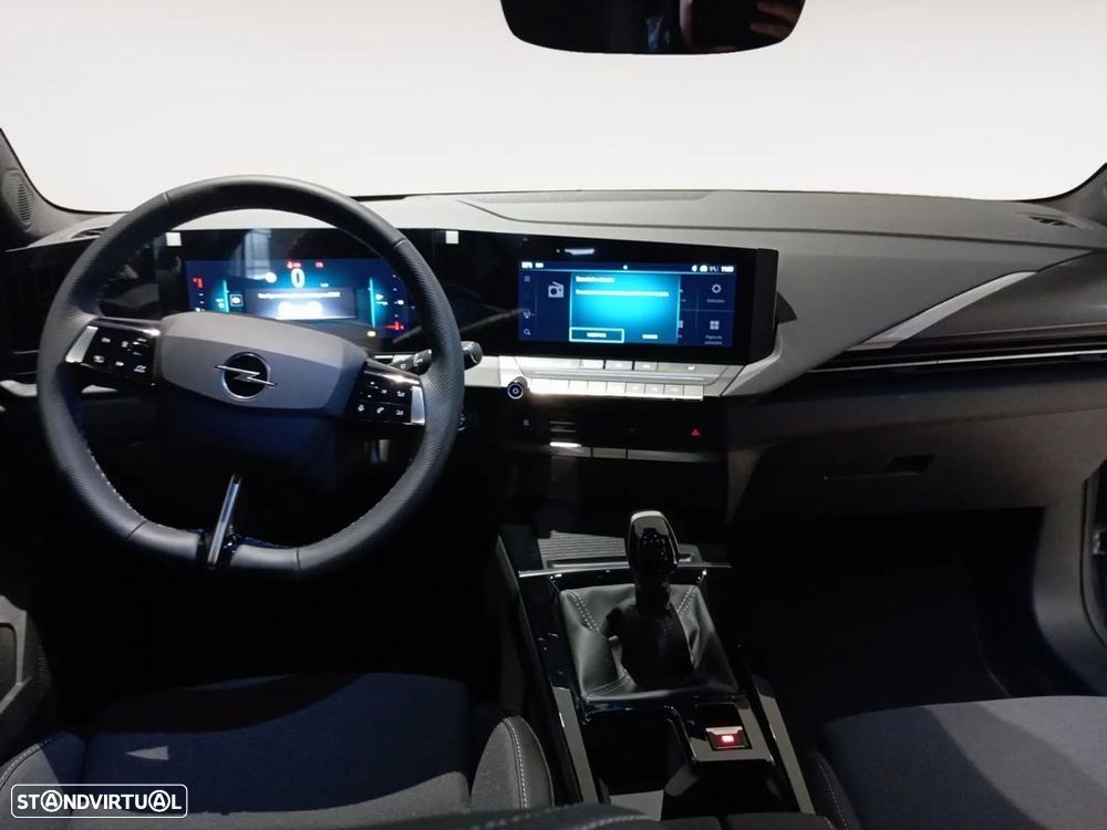 Opel Astra 1.2 T GS - 11