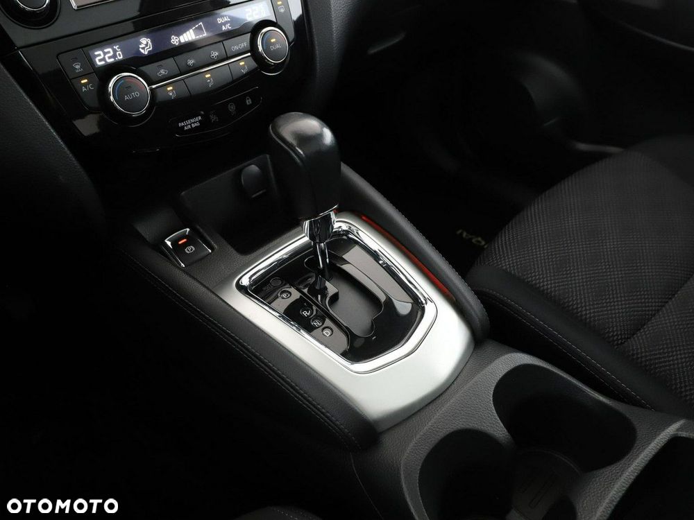 Nissan Qashqai 1.6 DCi Xtronic TEKNA - 27