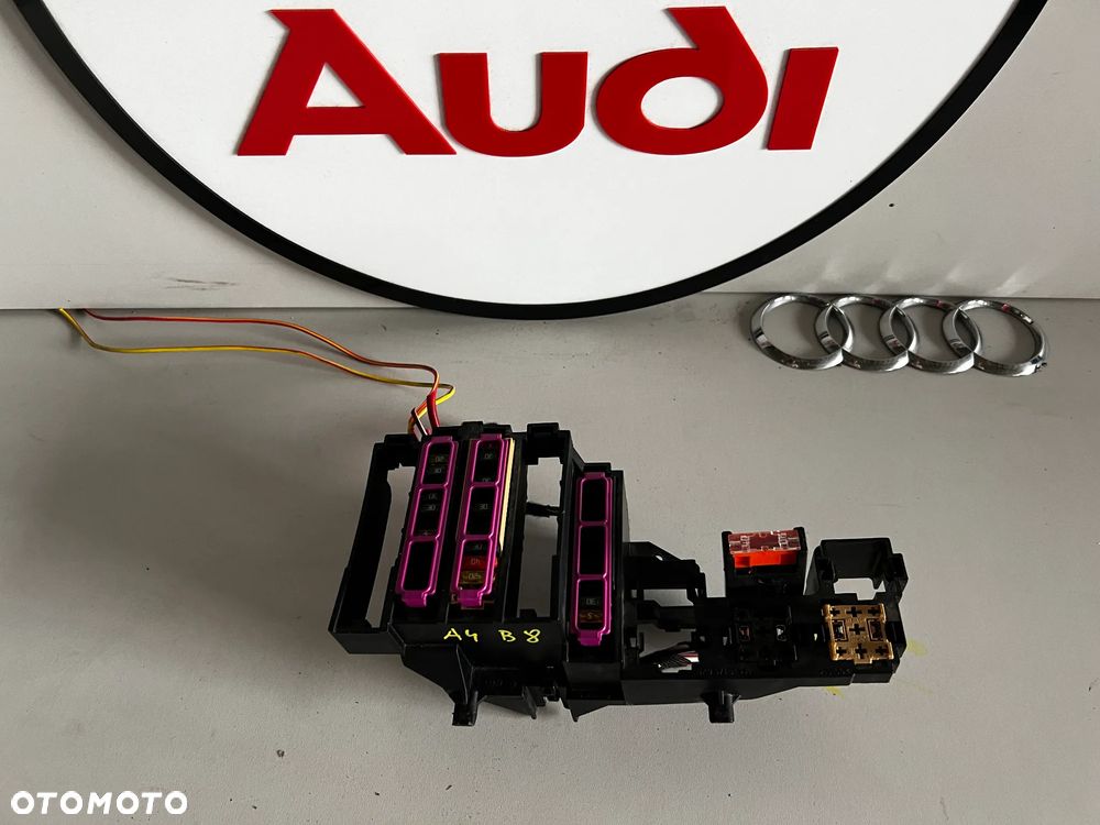 AUDI A4 B8 SKRZYNKA BEZPIECZNIKÓW 8K0971845A - 1