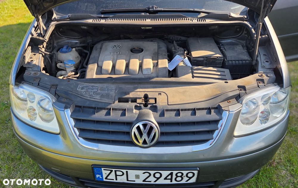 Volkswagen Touran 2.0 TDI Trendline DSG - 20
