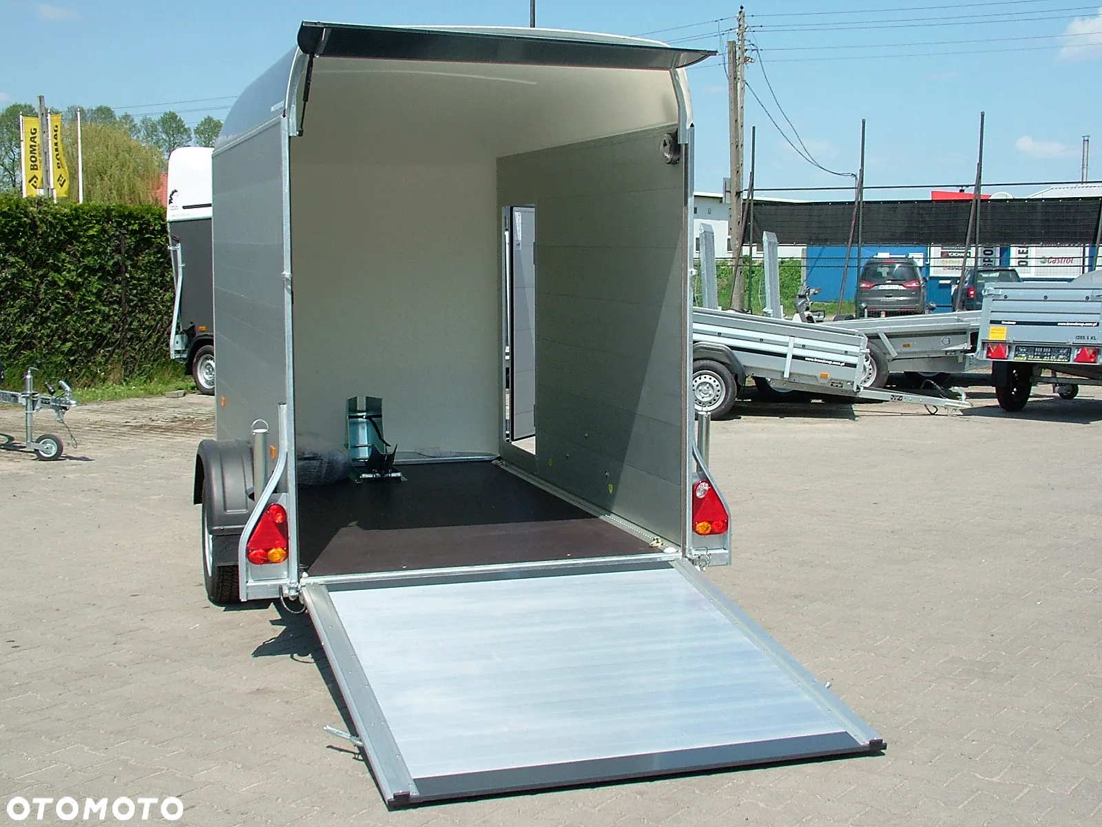Debon Przyczepa zabudowana aluminiowa poliestrowa kontener furgon cargo Cheval Liberte Debon C 300 - 10