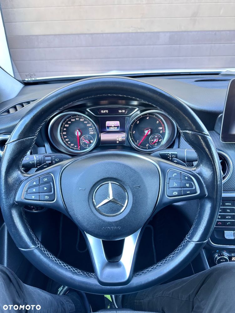 Mercedes-Benz GLA - 23