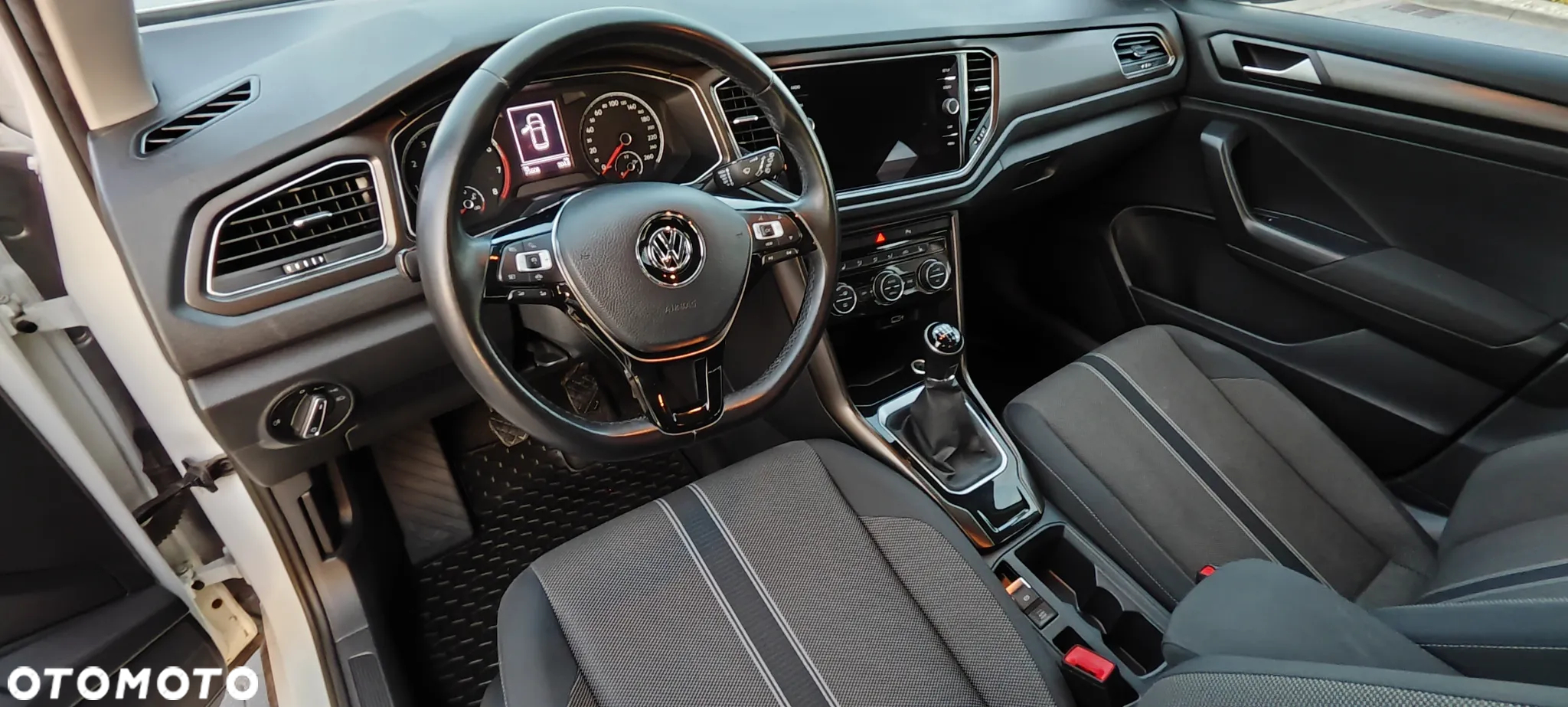 Volkswagen T-Roc 1.0 TSI Advance - 11