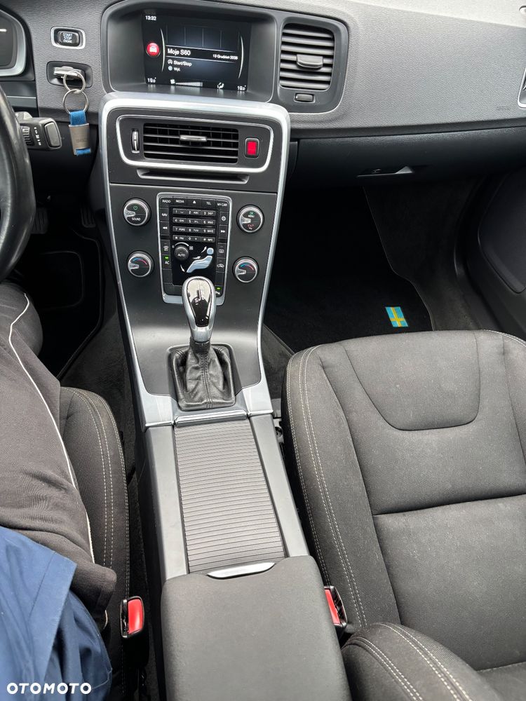 Volvo S60 D3 Geartronic Kinetic - 25