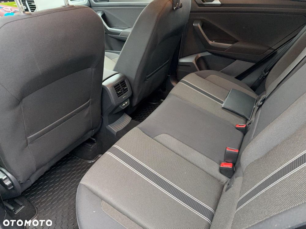 Volkswagen T-Roc - 13