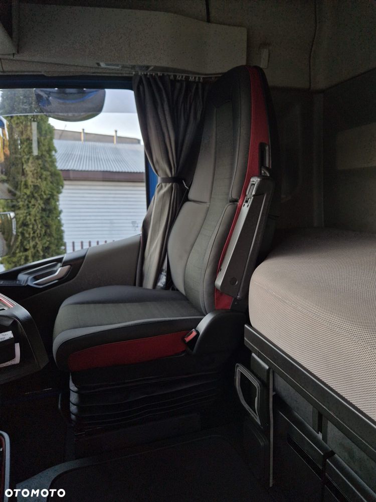 Volvo FH GLOBETROTTER - 29