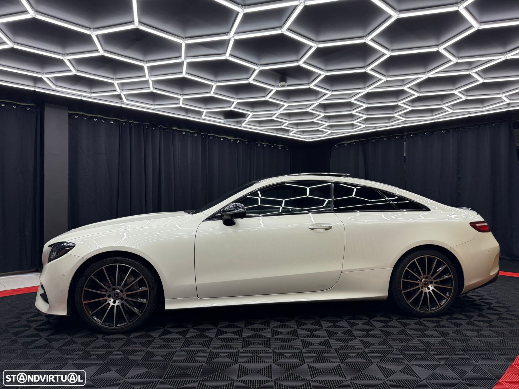 Mercedes-Benz E 220 d Coupe 9G-TRONIC AMG Line - 4