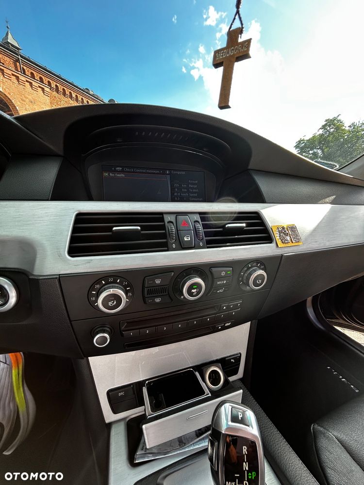 BMW Seria 5 530d xDrive - 38