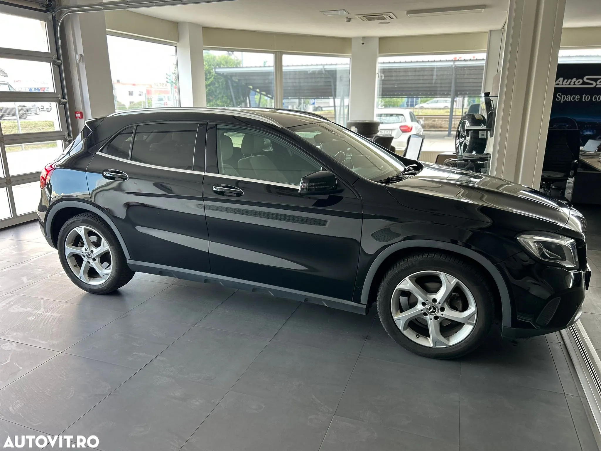 Mercedes-Benz GLA 200 d 7G-DCT Urban - 3