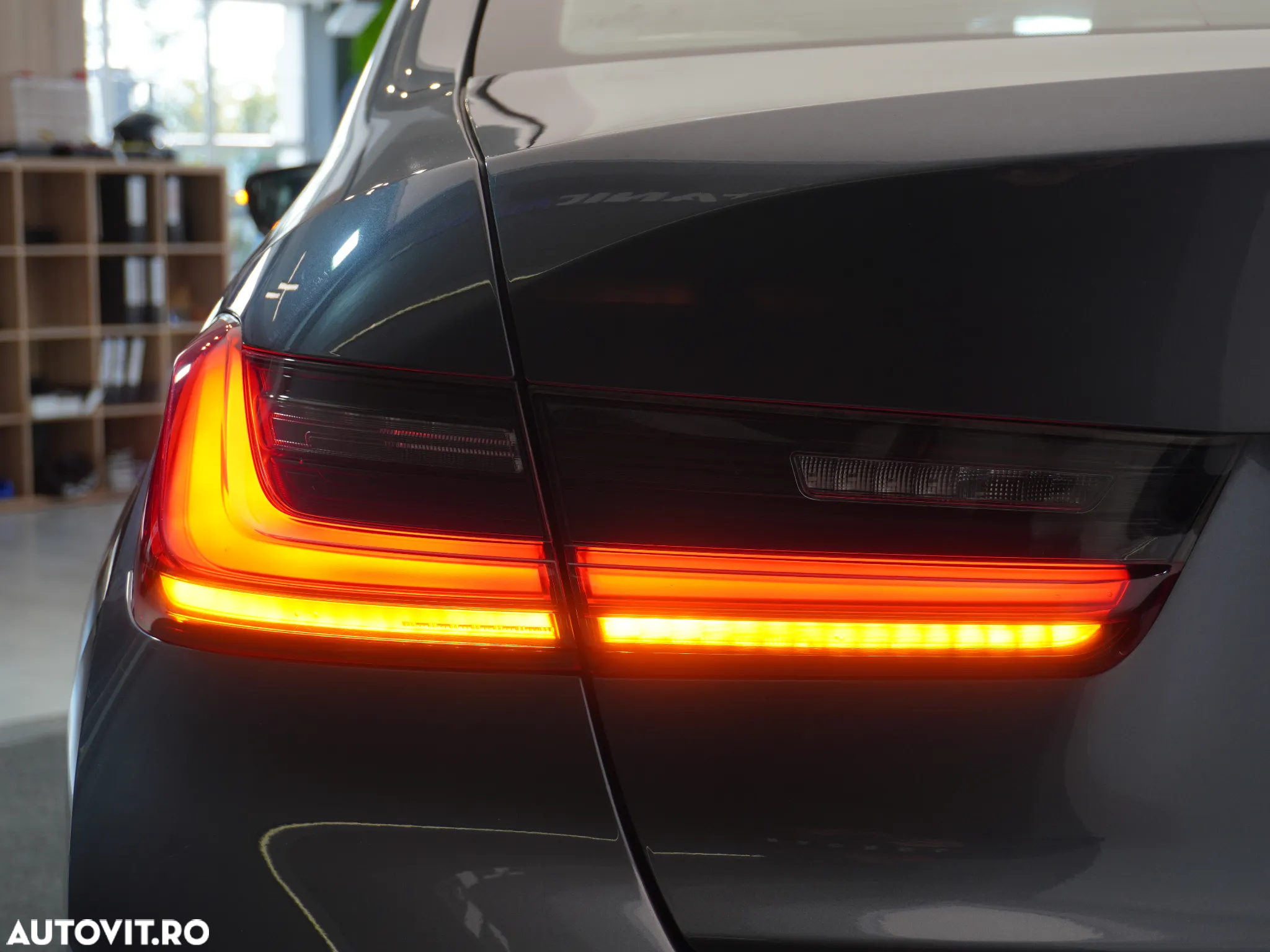 BMW Seria 3 318d Aut. Luxury Line - 14