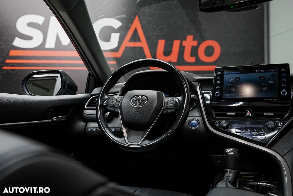 Toyota Camry Luxury - 12