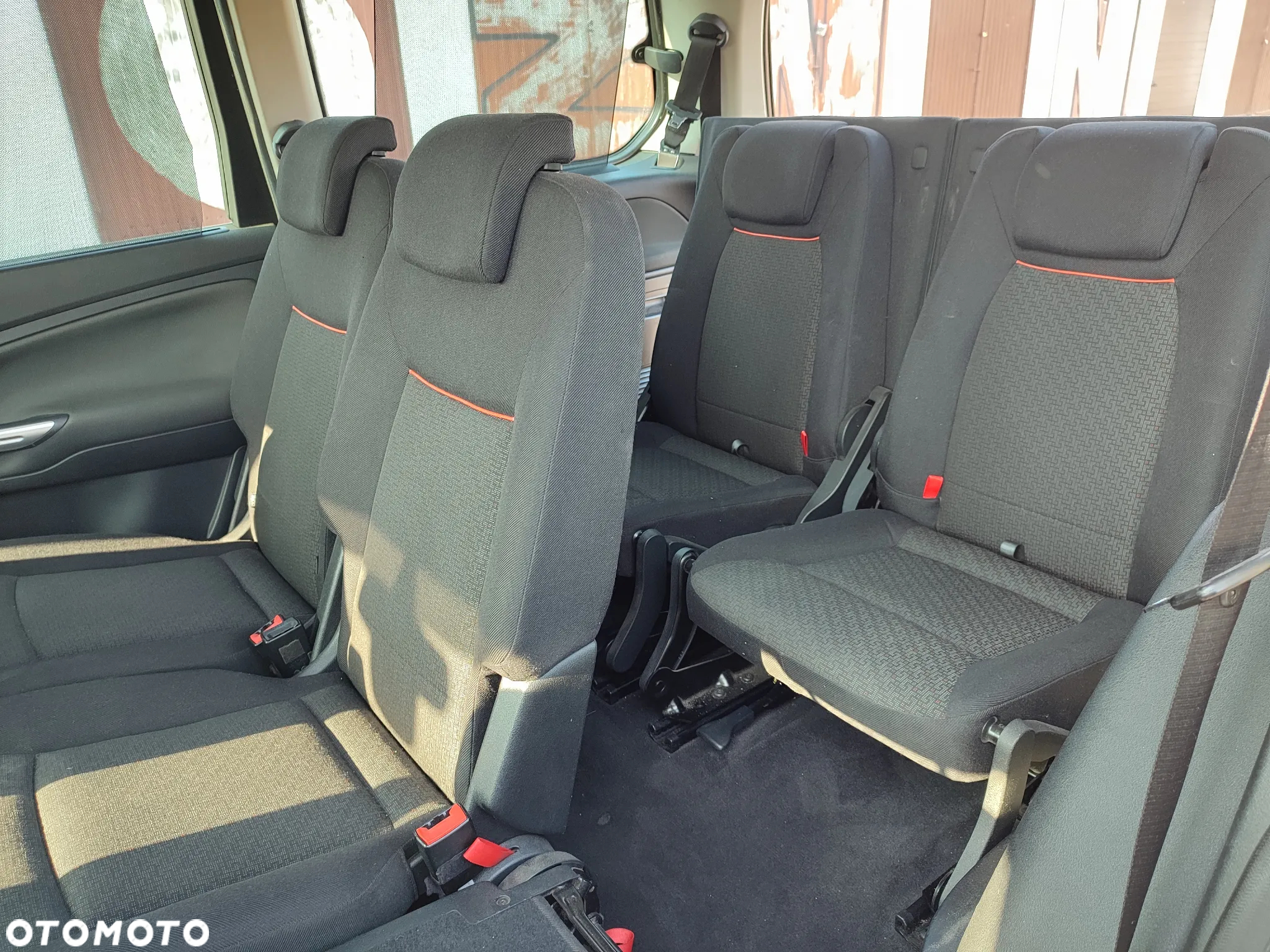 Ford Galaxy - 8