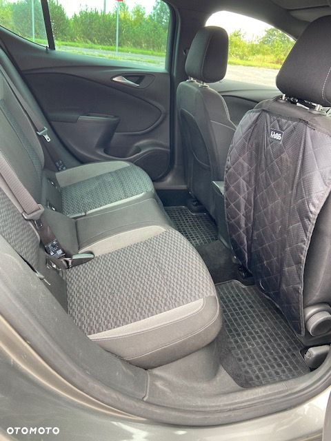 Opel Astra 1.2 T Light S&S - 12