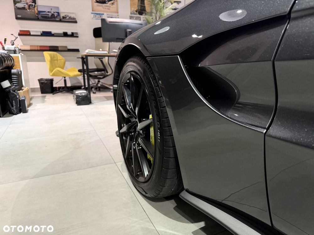 Aston Martin Vantage - 33
