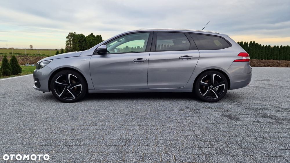 Peugeot 308 2019 photo 2