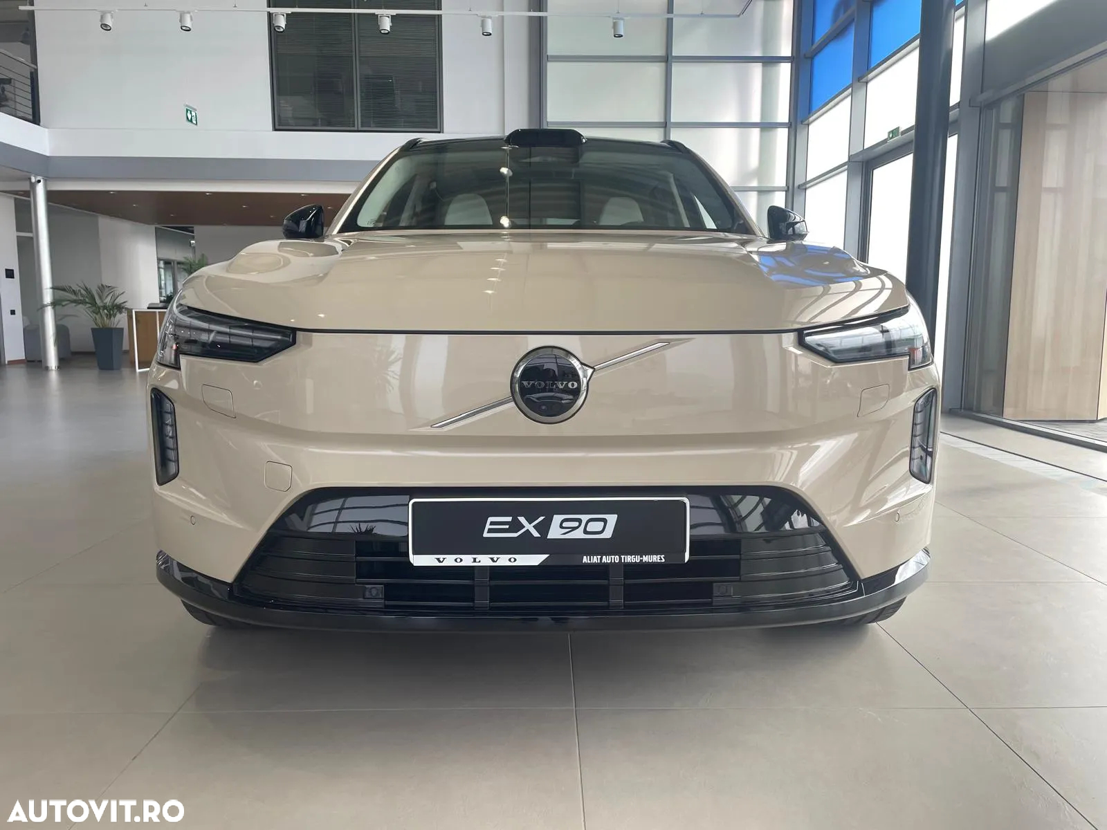 Volvo EX90 - 2