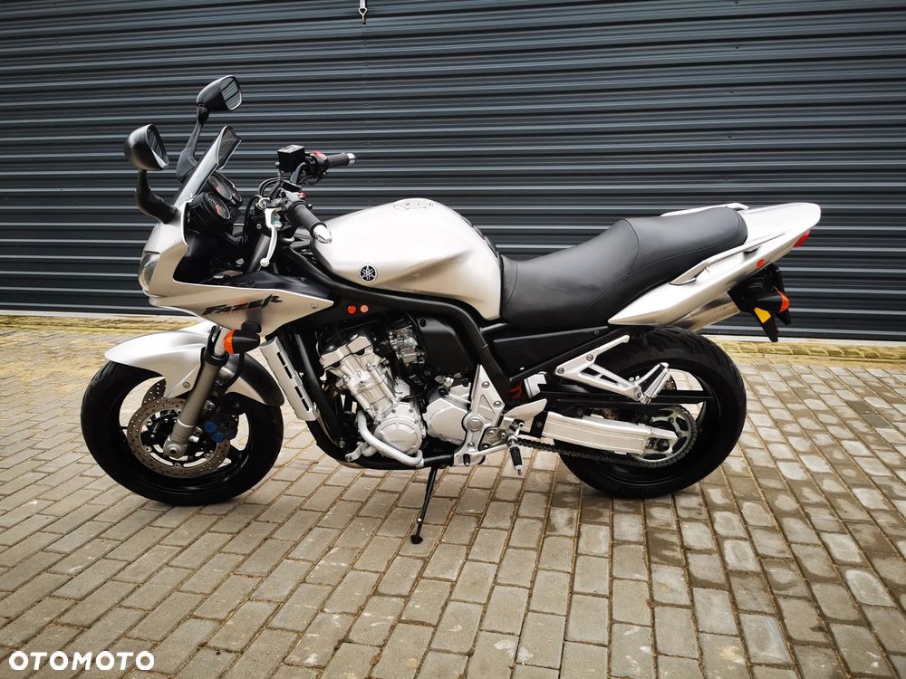 Yamaha FZS - 2