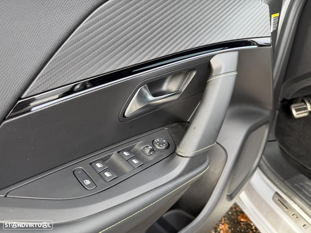 Peugeot 2008 1.2 PureTech GT Pack EAT8 - 17