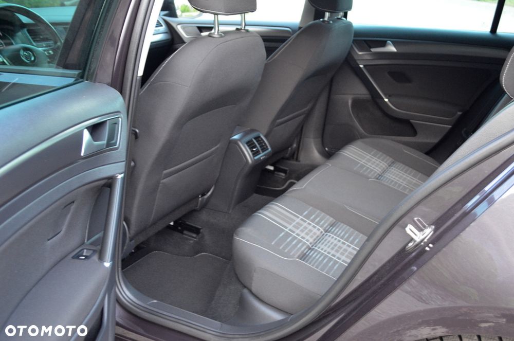 Volkswagen Golf 2.0 TDI BlueMotion Technology DSG Lounge - 24