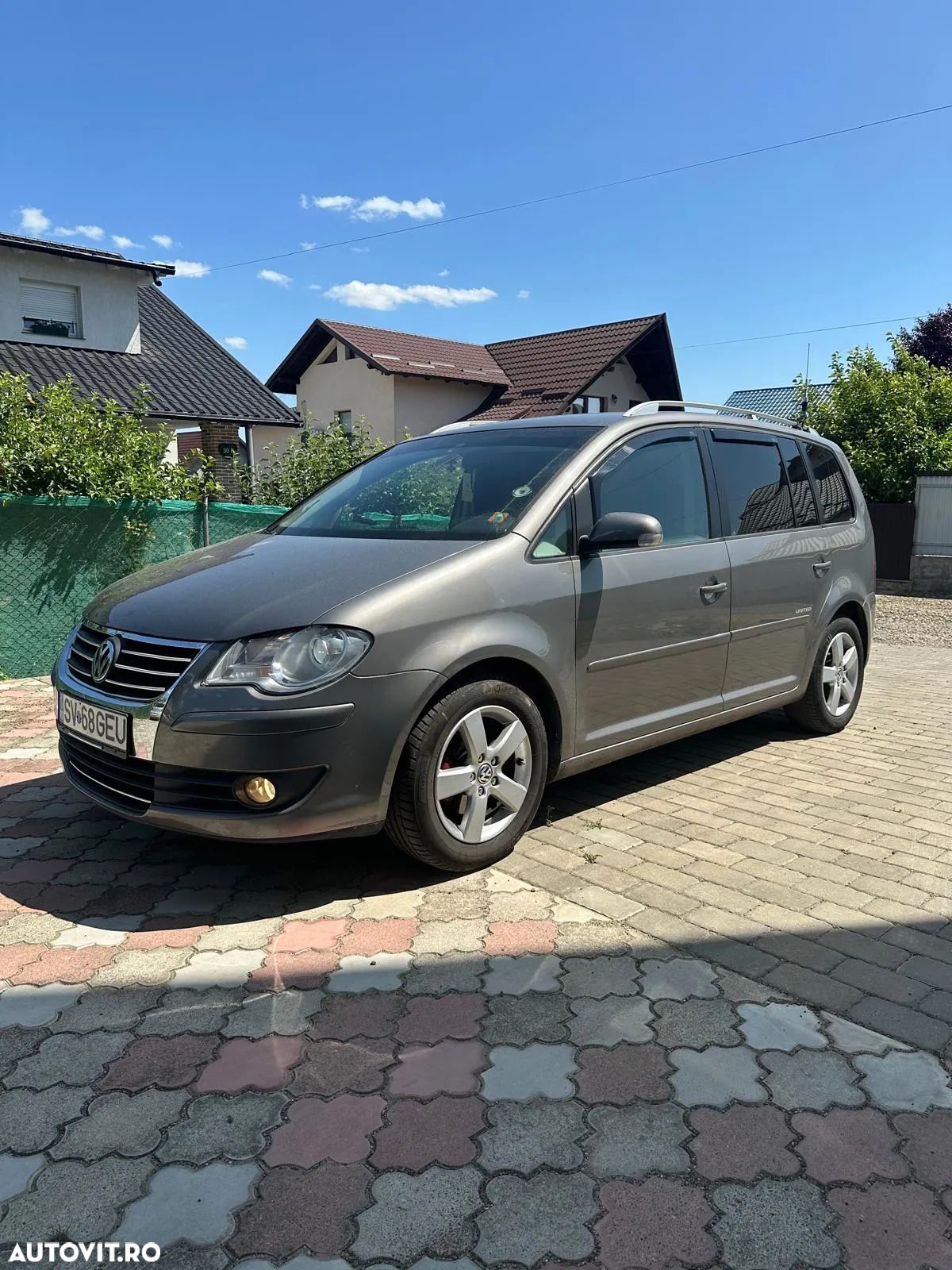 Volkswagen Touran - 1