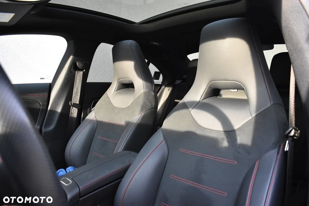 Mercedes-Benz CLA 220 7G-DCT AMG Line - 10