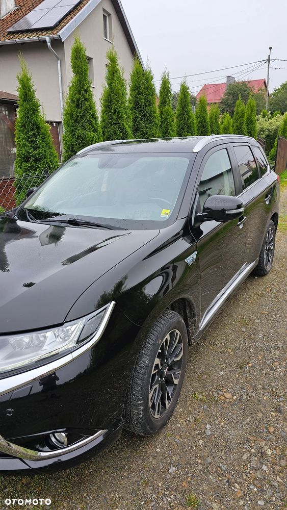 Mitsubishi Outlander PHEV Instyle NAVI + - 7
