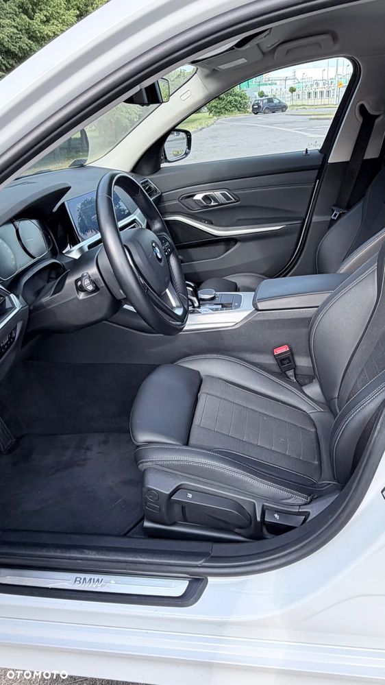 BMW Seria 3 318i Sport Line - 21