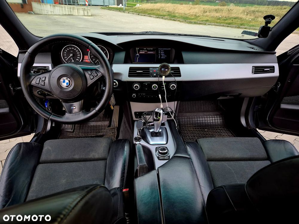 BMW Seria 5 530d xDrive Touring - 10