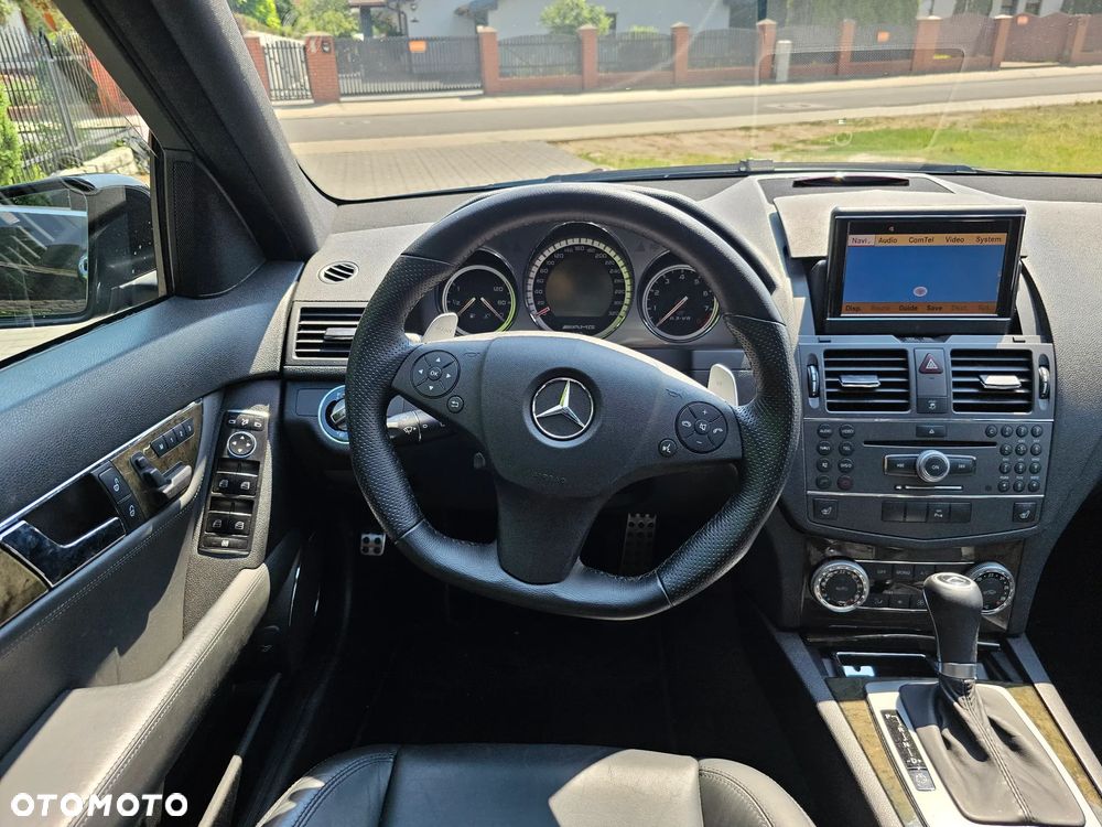 Mercedes-Benz Klasa C 63 AMG - 14