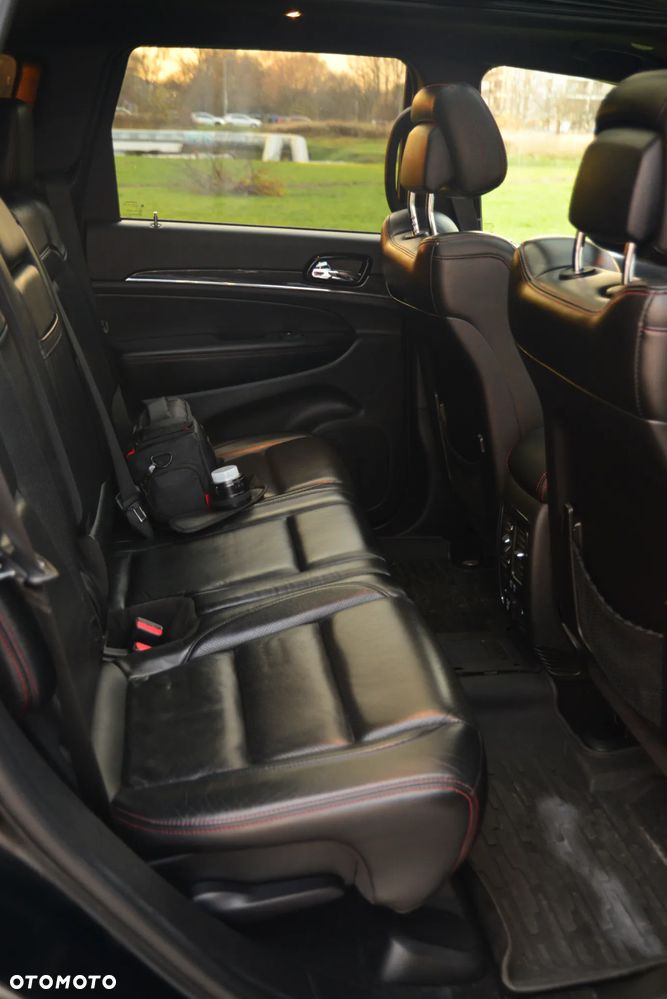 Jeep Grand Cherokee - 23