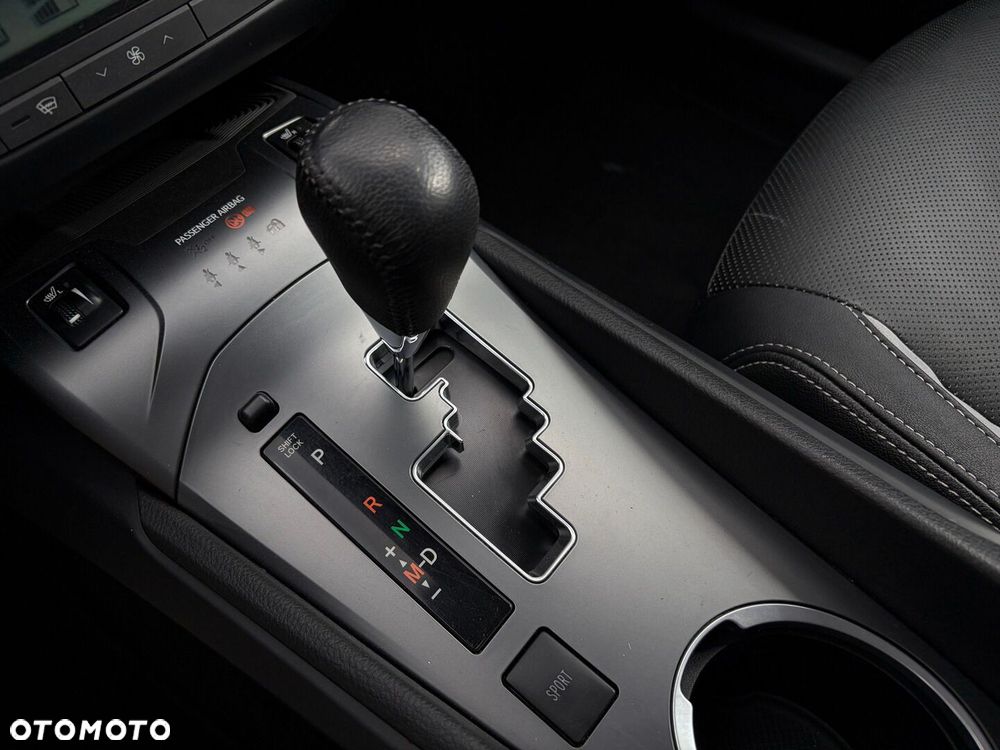 Toyota Avensis 2.0 Premium MS - 22