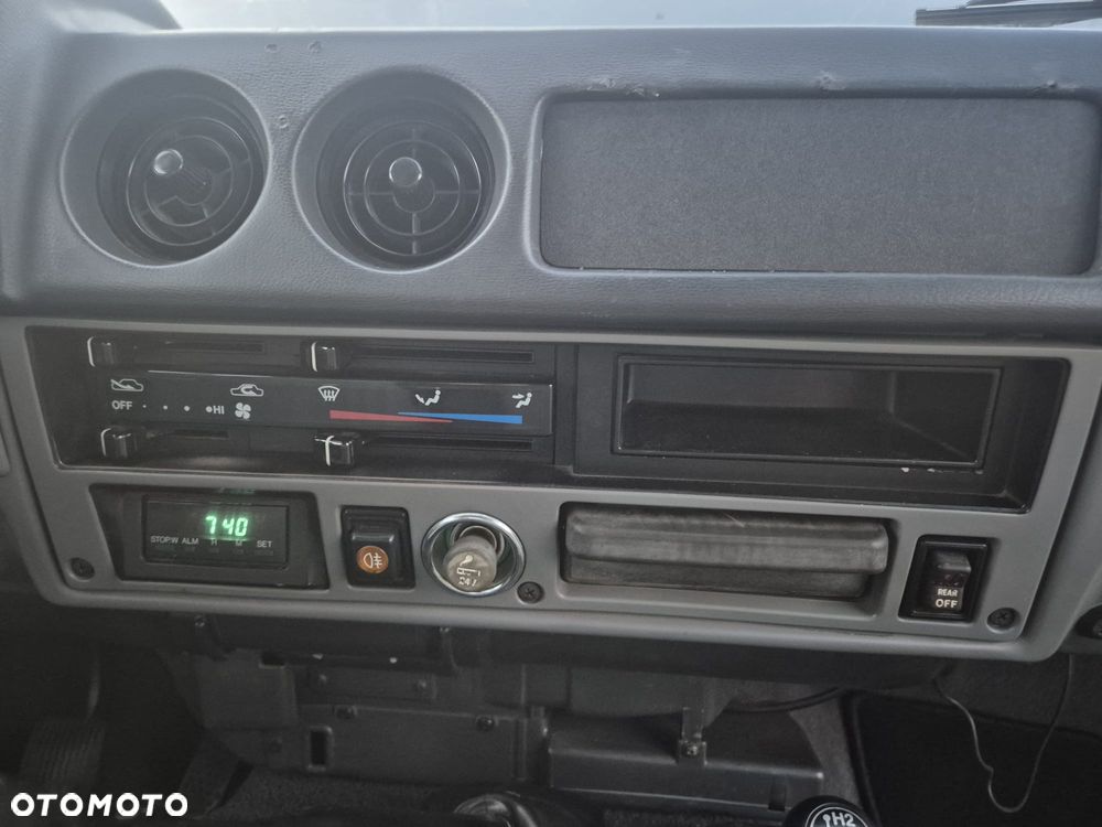 Toyota Land Cruiser - 20