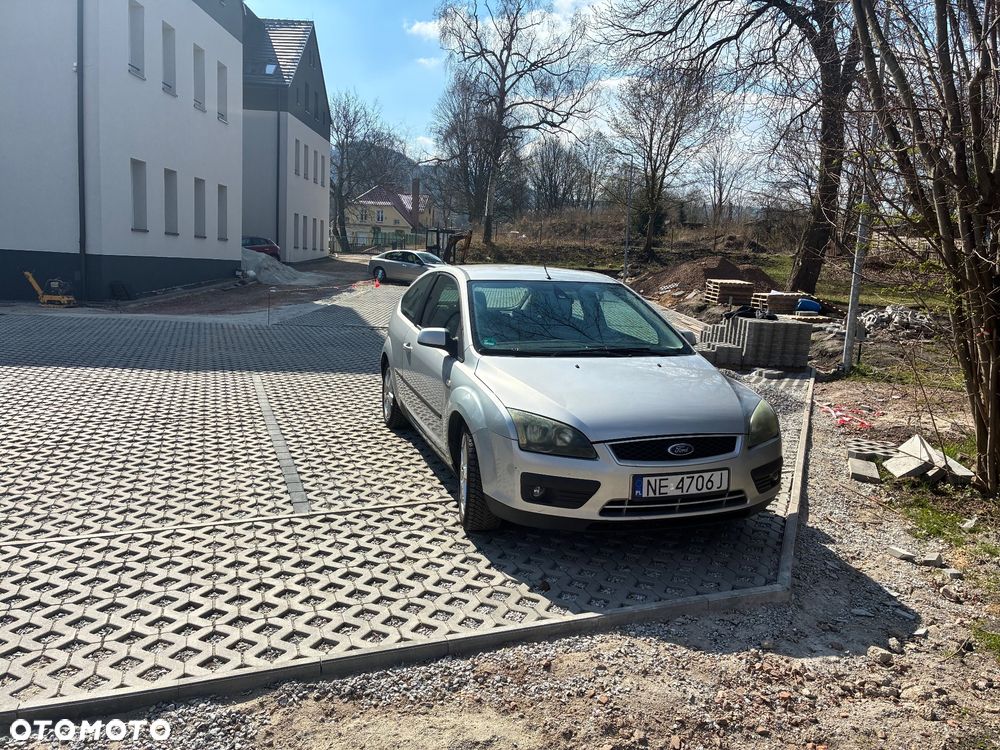 Ford Focus 1.6 16V Ambiente - 2