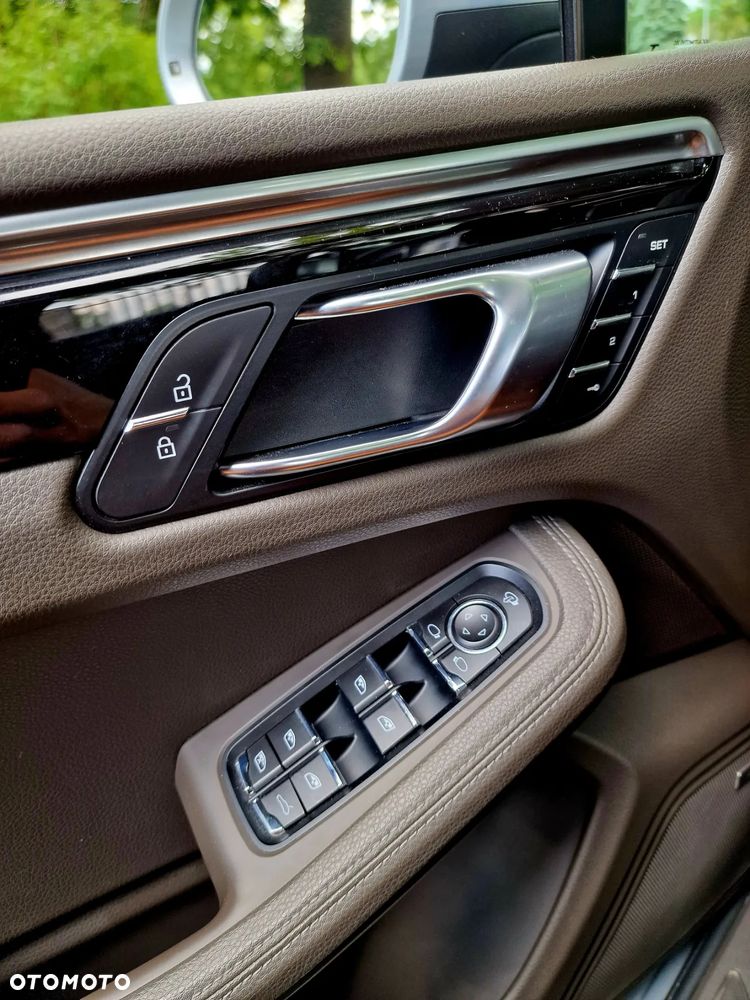 Porsche Macan - 28
