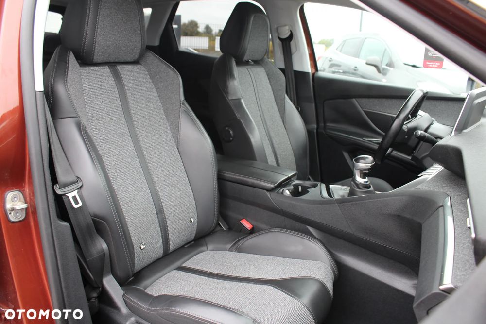Peugeot 3008 1.2 PureTech Allure S&S - 22