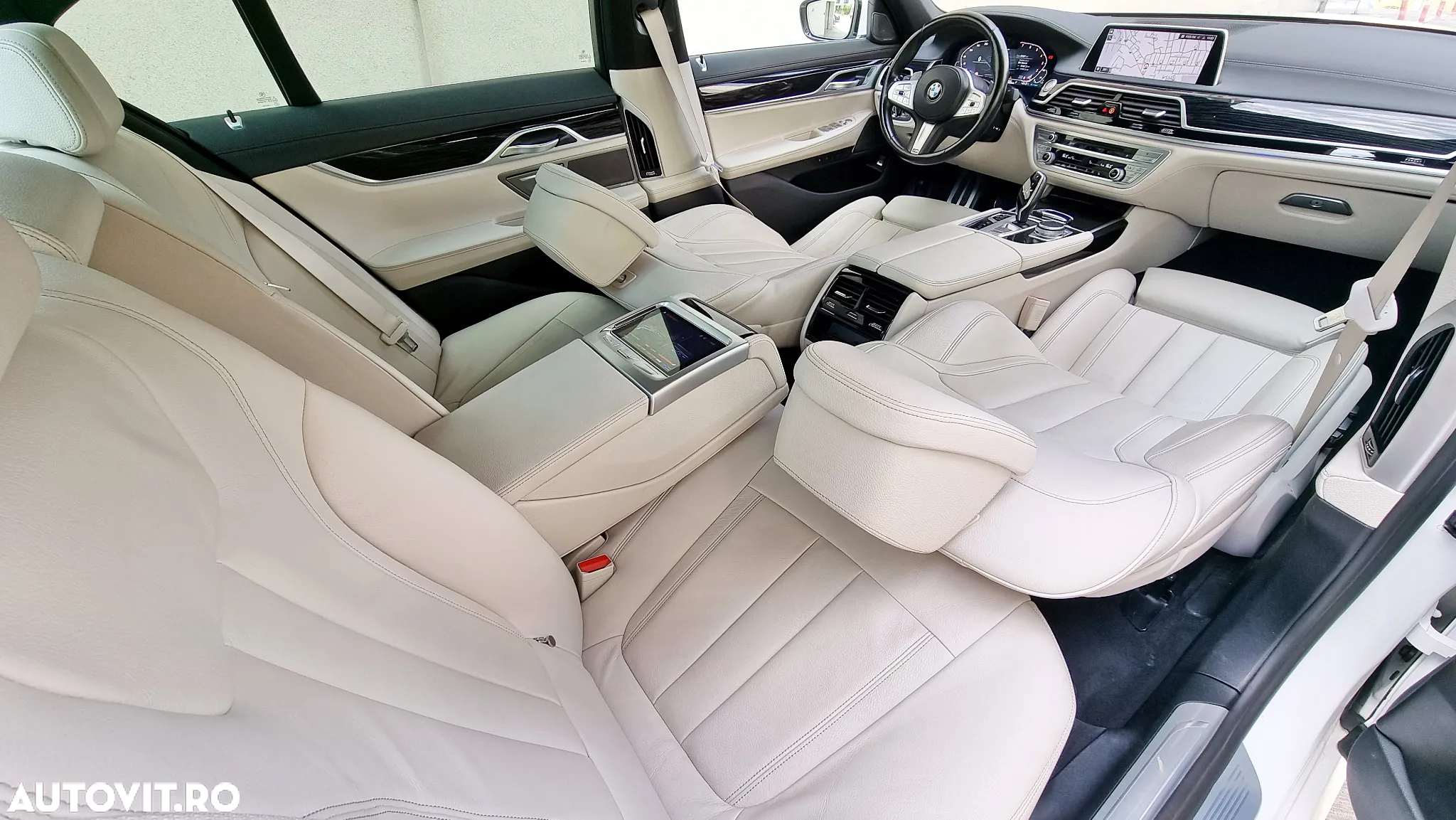 BMW Seria 7 745e - 17