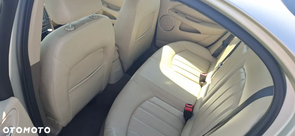 Jaguar X-Type 2.5 Sport - 13
