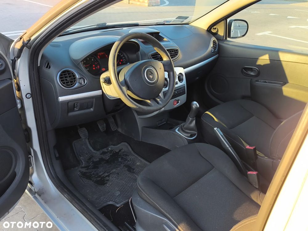 Renault Clio 1.5 dCi Authentique - 10