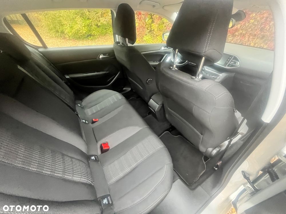 Peugeot 308 1.2 PureTech Allure S&S - 15