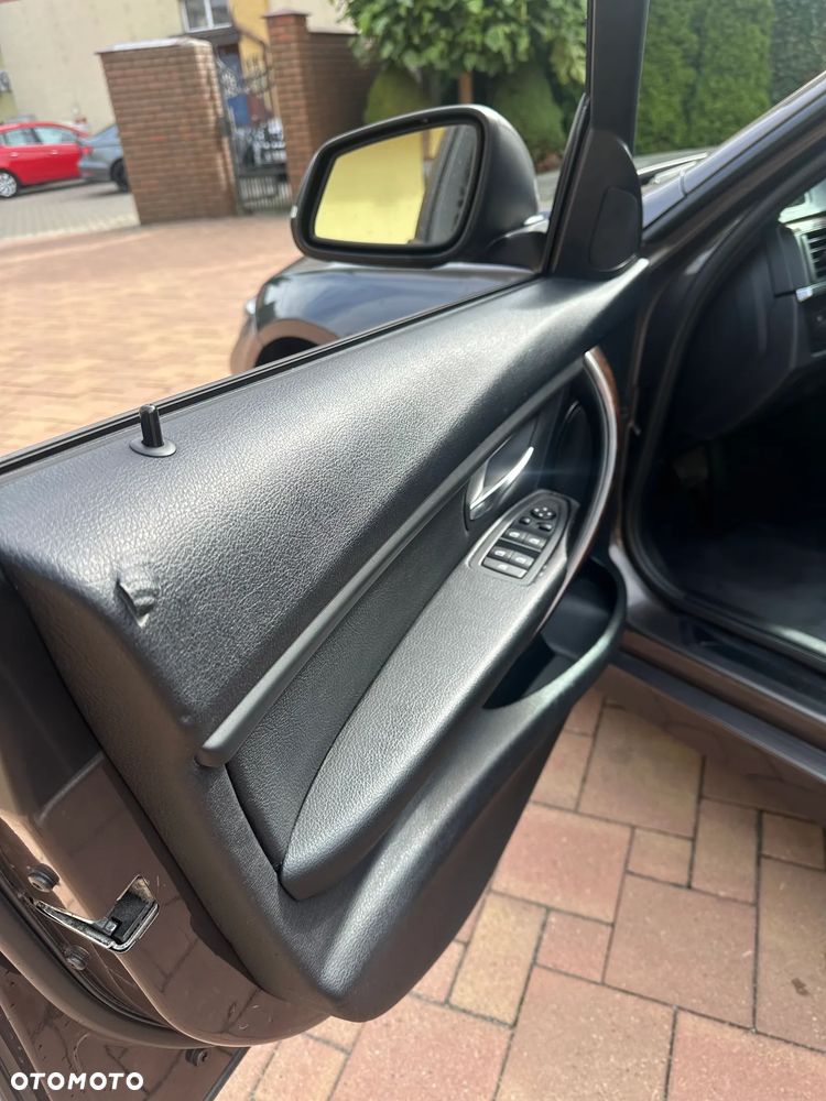 BMW Seria 3 328i xDrive - 14