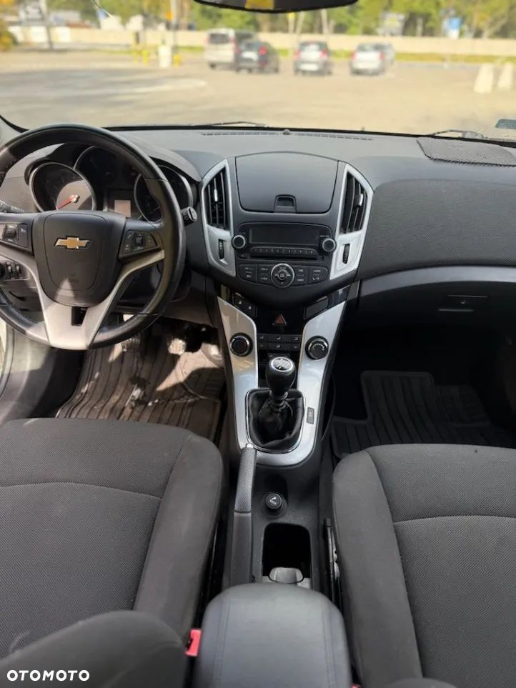 Chevrolet Cruze Station Wagon 1.6 LS - 6