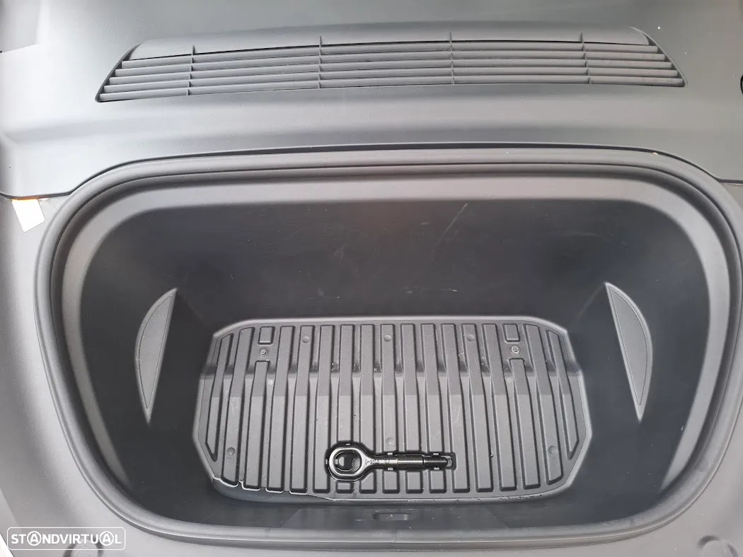 Tesla Model Y Long Range Dual Motor AWD - 55