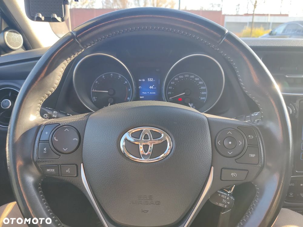 Toyota Auris 1.6 Premium Comfort - 10