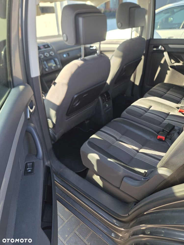 Volkswagen Touran - 22