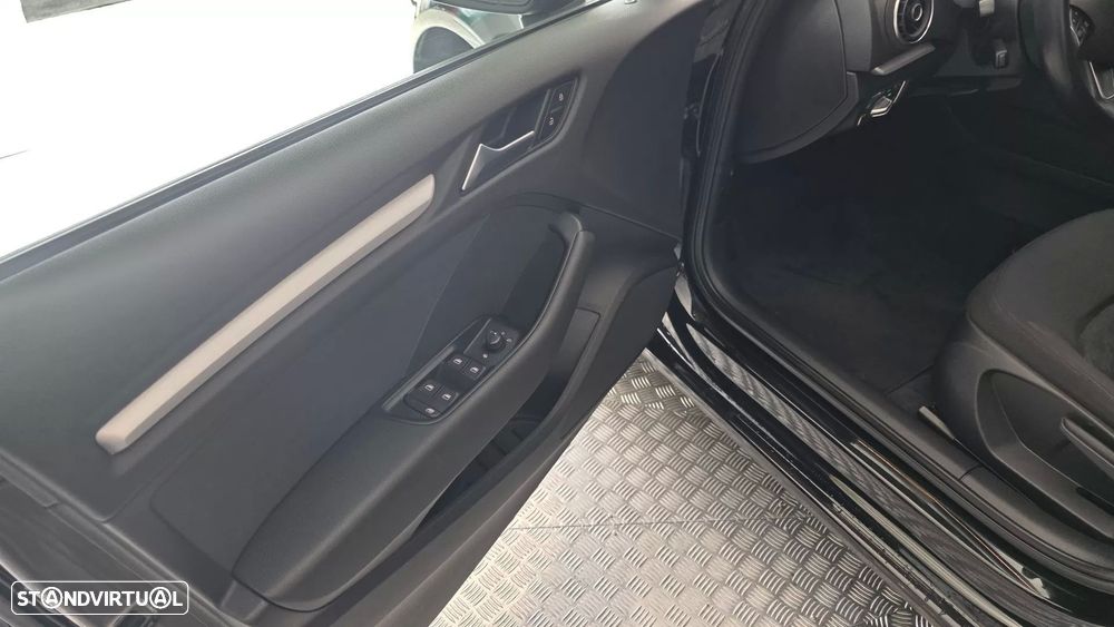 Audi A3 Sportback 1.6 TDI Advance S tronic - 32